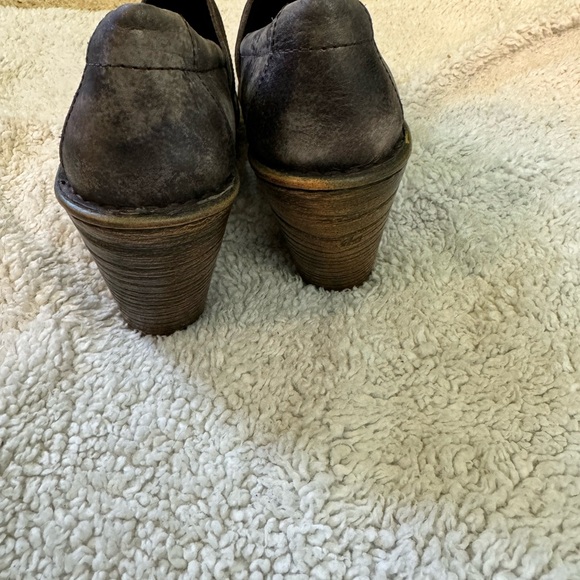 Born , size 9 , heeled loafer . - Picture 4 of 7